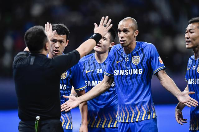 华体会HTH平台-米兰达想解约无奈下家难寻 巴甲豪门让他大幅降薪