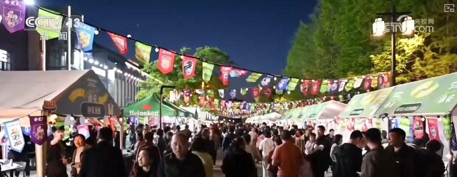 华体会首选平台-“超”有看点引爆消费新热潮 “足球+夜市+美食+趣玩”聚人气、添活力